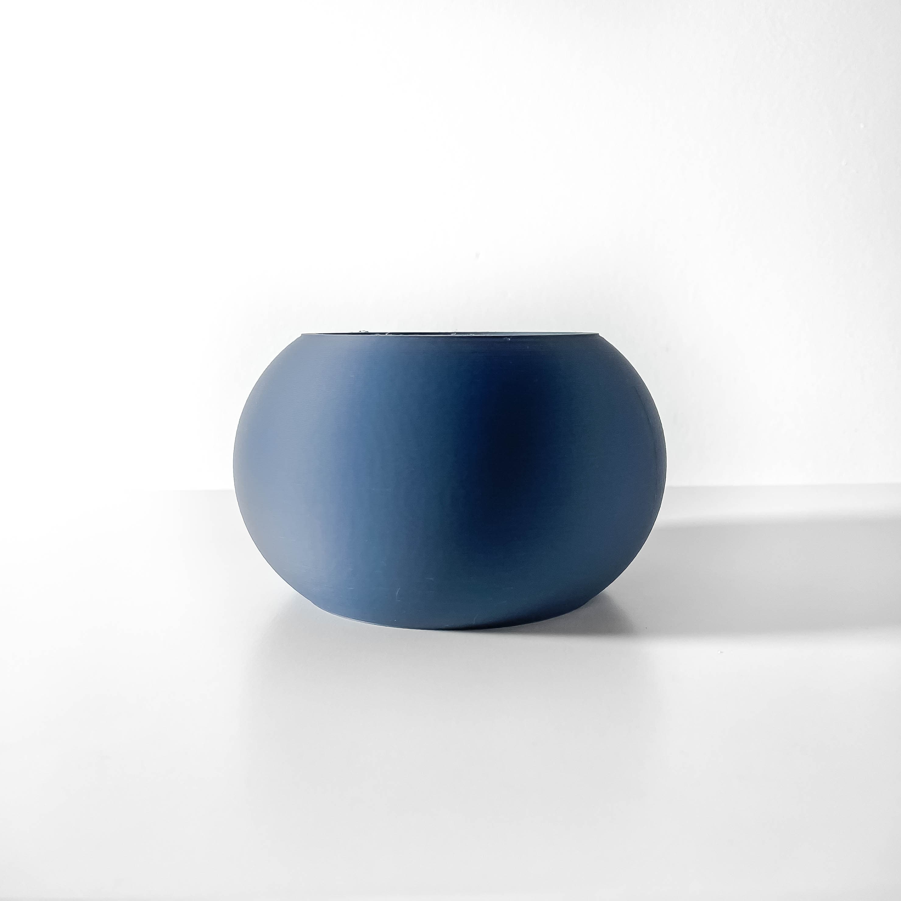 The Rono Simple Planter Pot With Drainage Tray & Stand Included