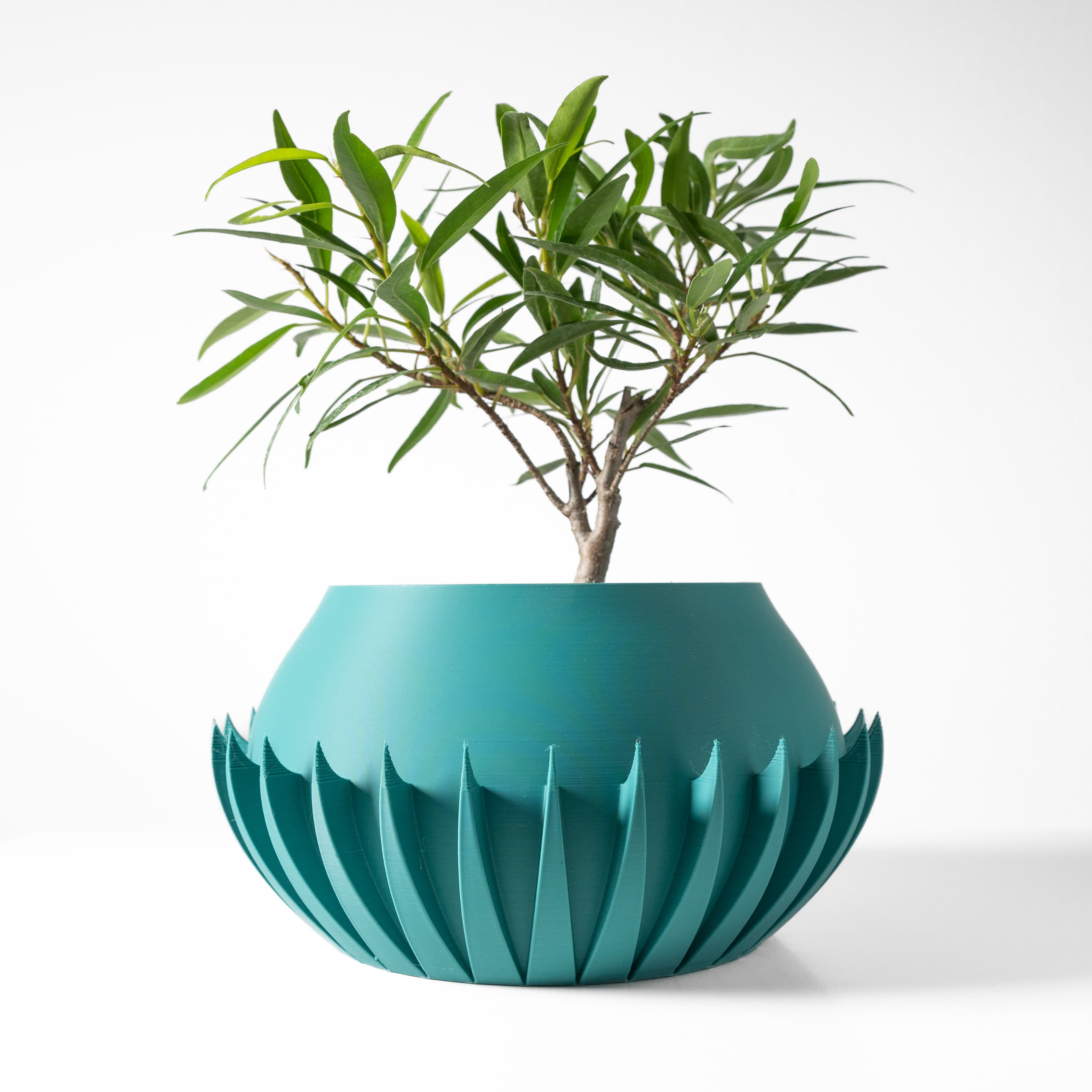 The Lavis Planter Pot With Drainage Tray & Stand