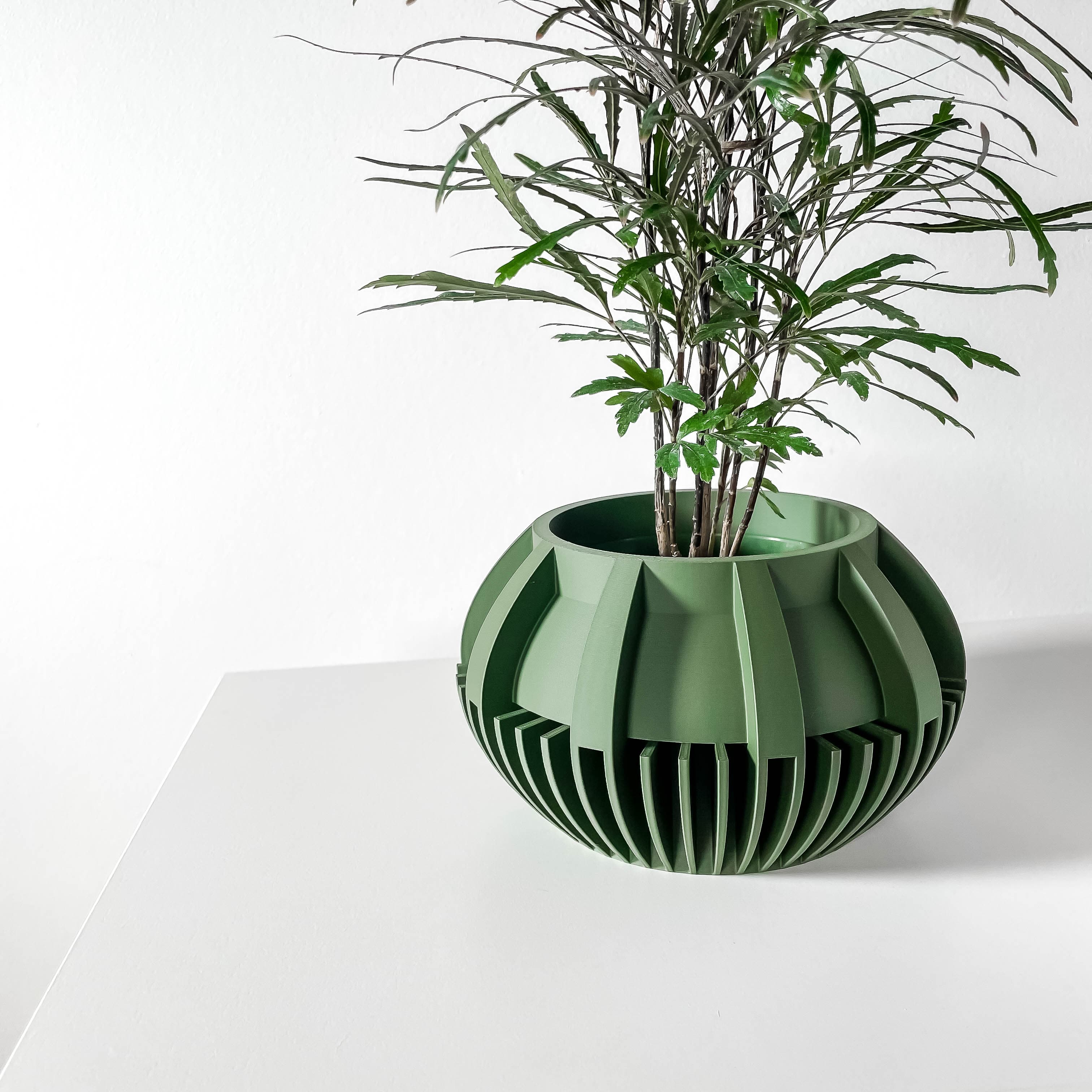 The Loso Planter Pot With Drainage Tray & Stand