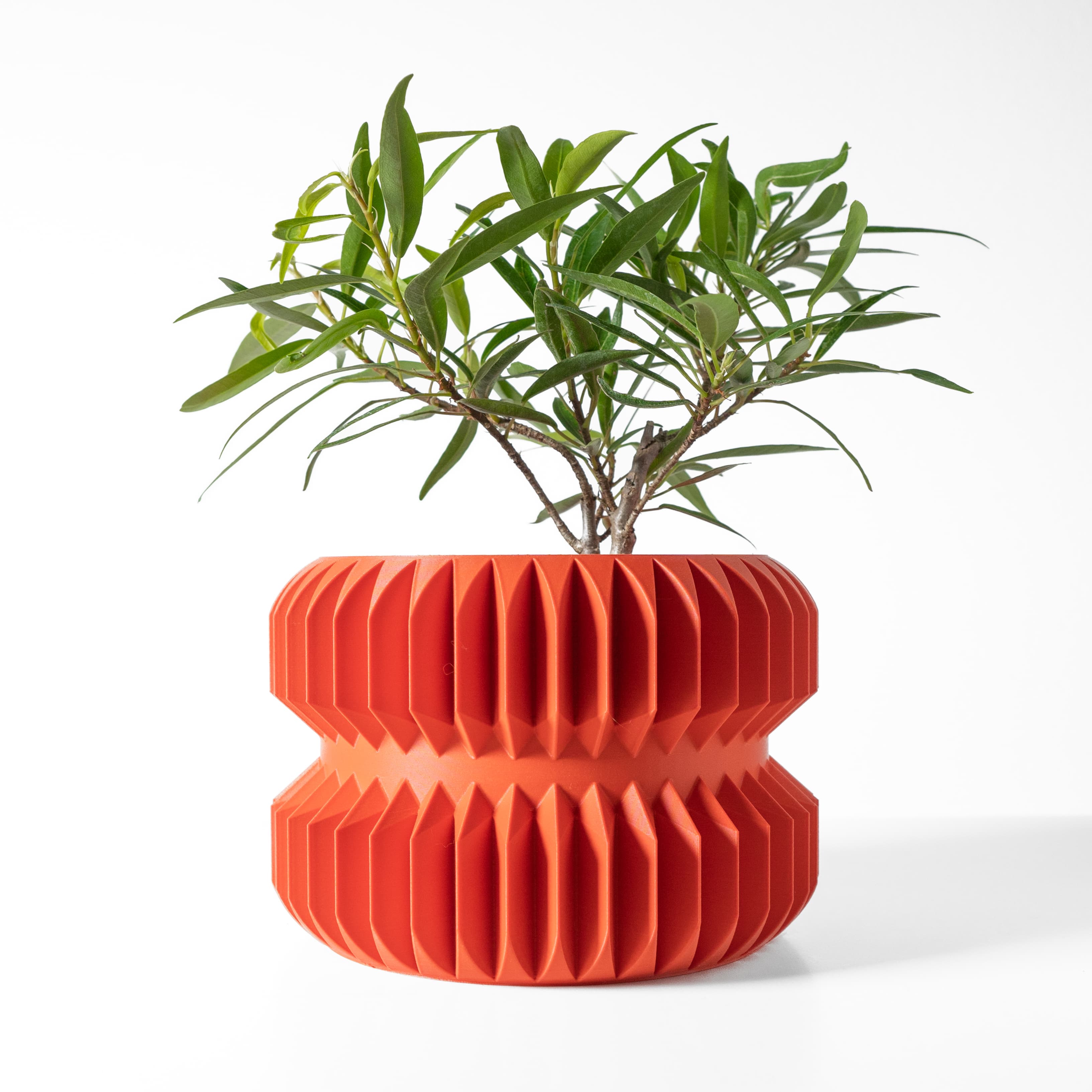 The Pilas Planter Pot With Drainage Tray & Stand