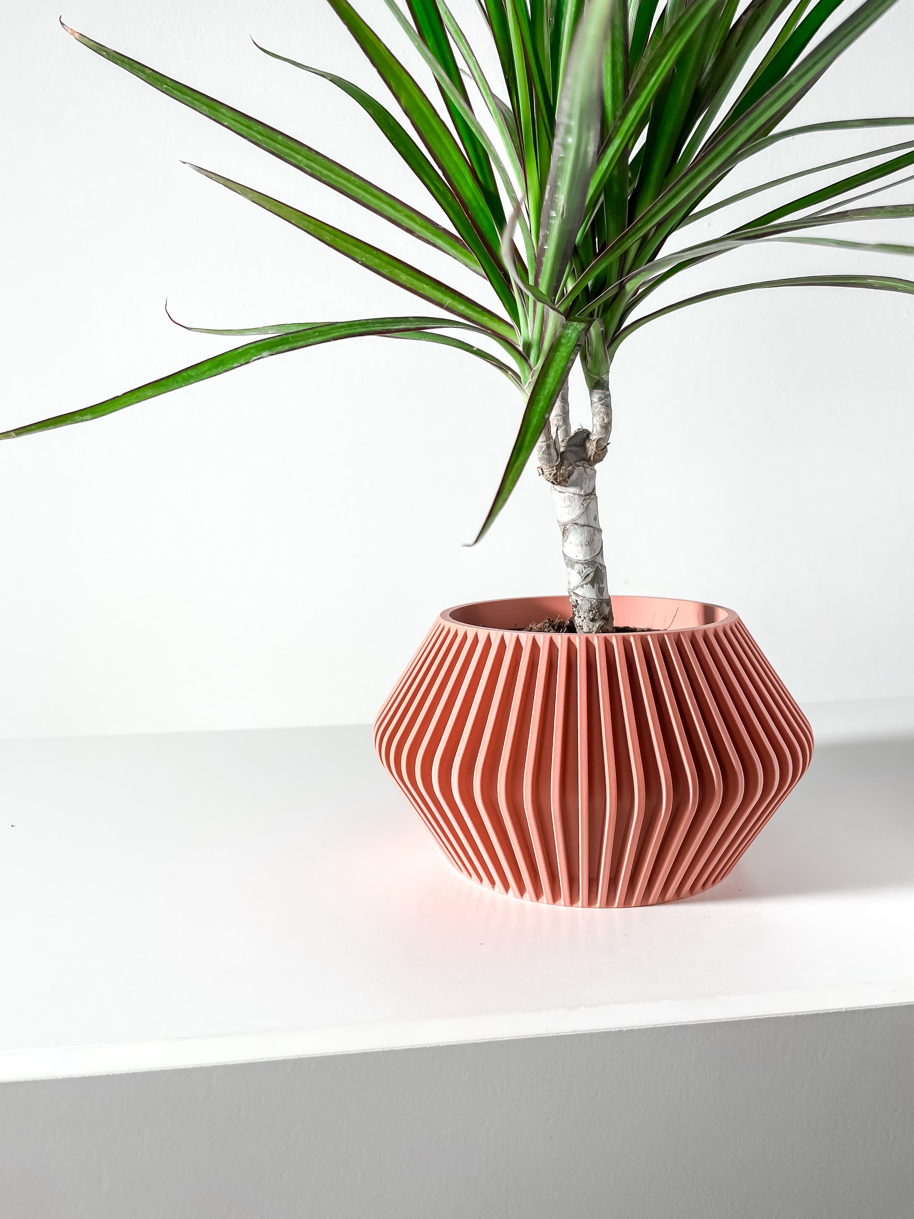 The Hendro Planter Pot With Drainage Tray & Stand Included