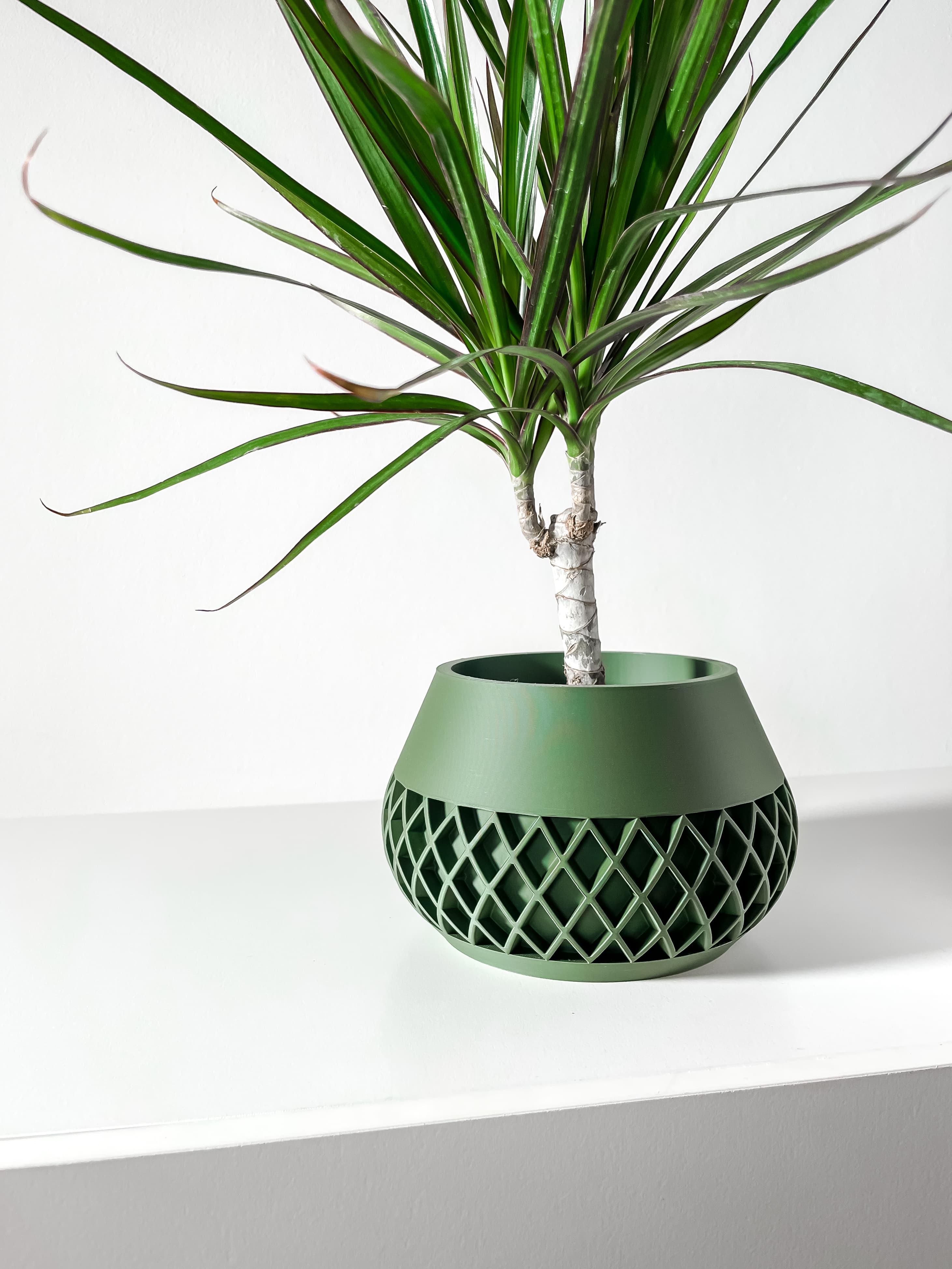 The Elson Planter Pot With Drainage Tray & Stand
