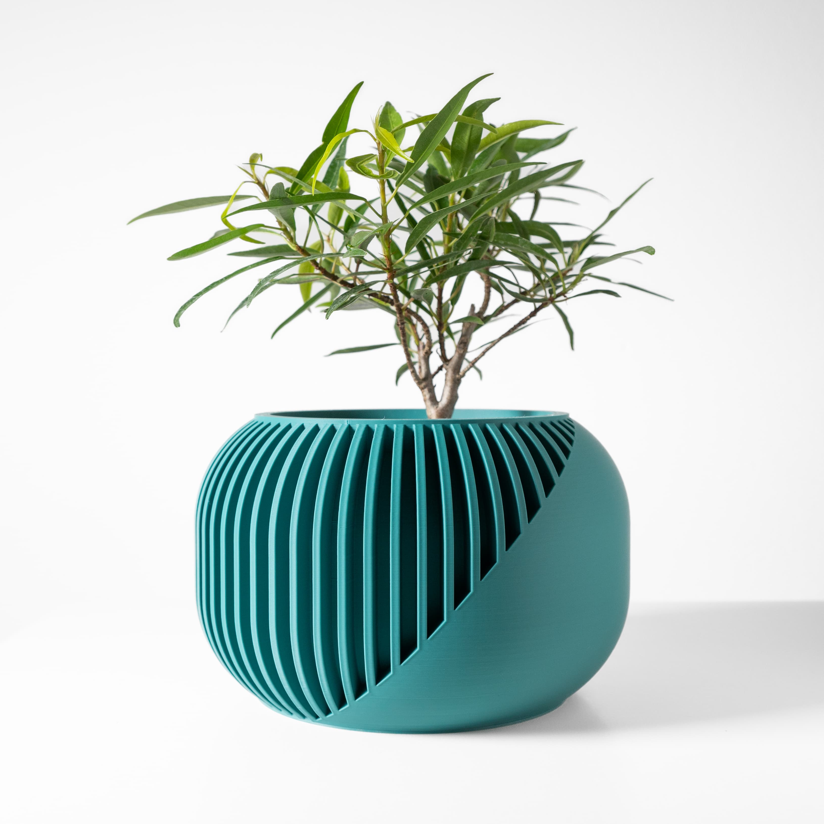 The Narvo Planter Pot With Drainage Tray & Stand