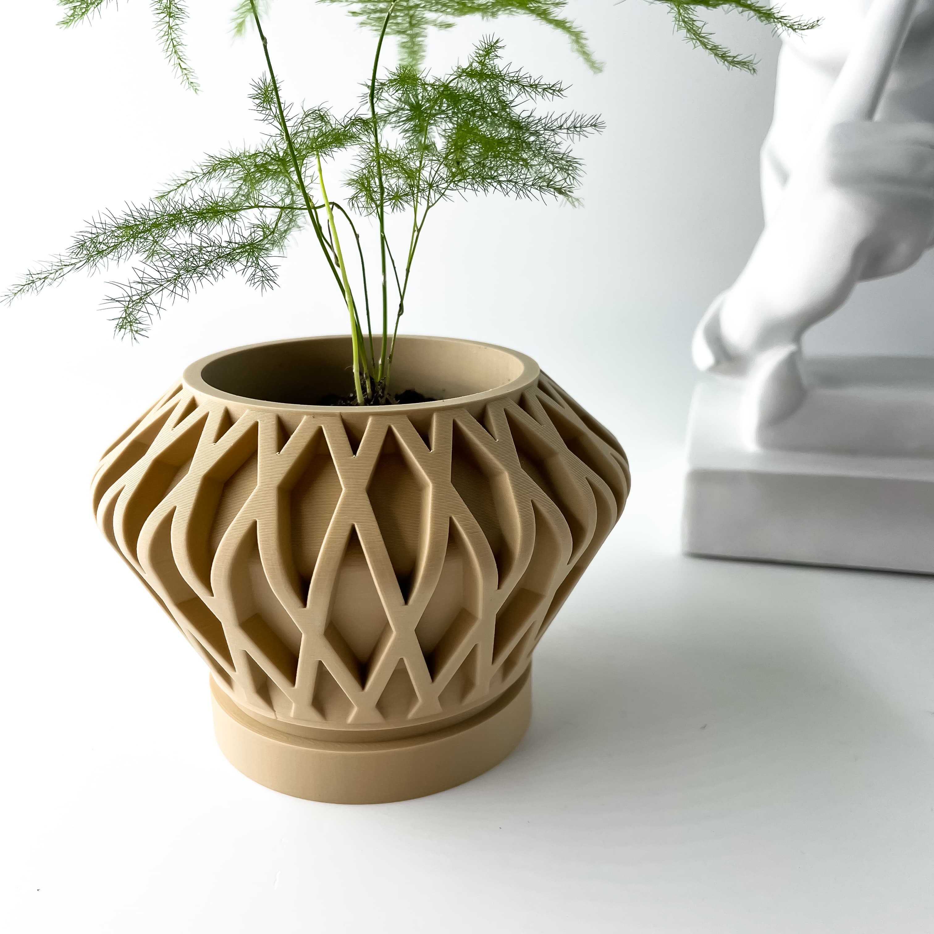 The Suvan Planter Pot With Drainage Tray & Stand