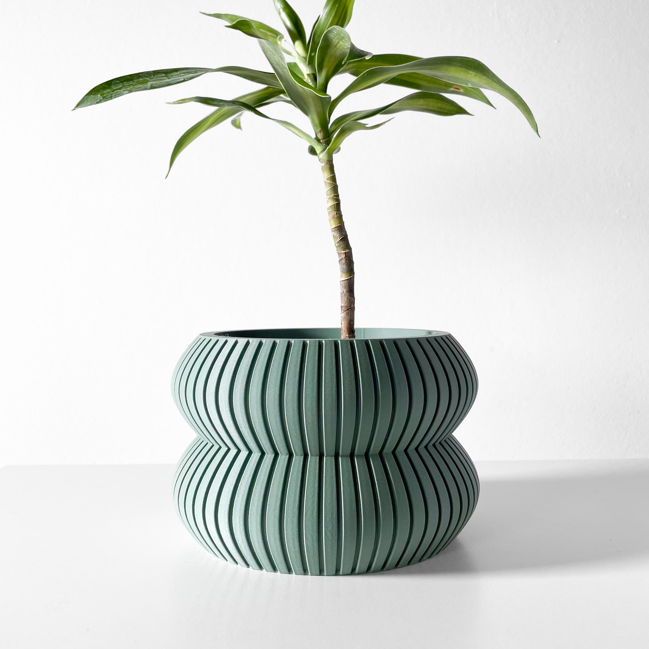 The Milo Planter Pot With Drainage Tray & Stand