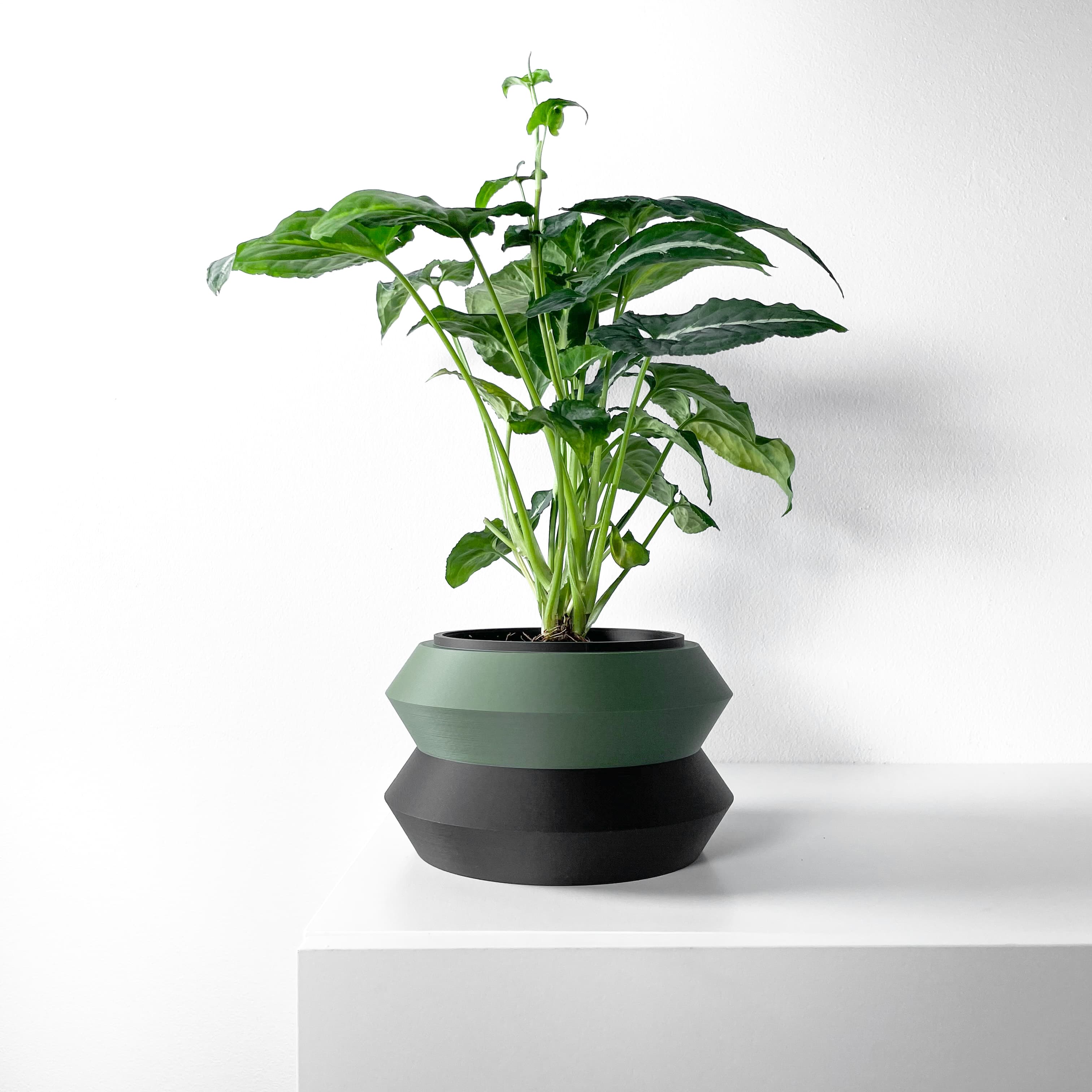 The Grafel Planter Pot With Drainage Tray & Stand Included
