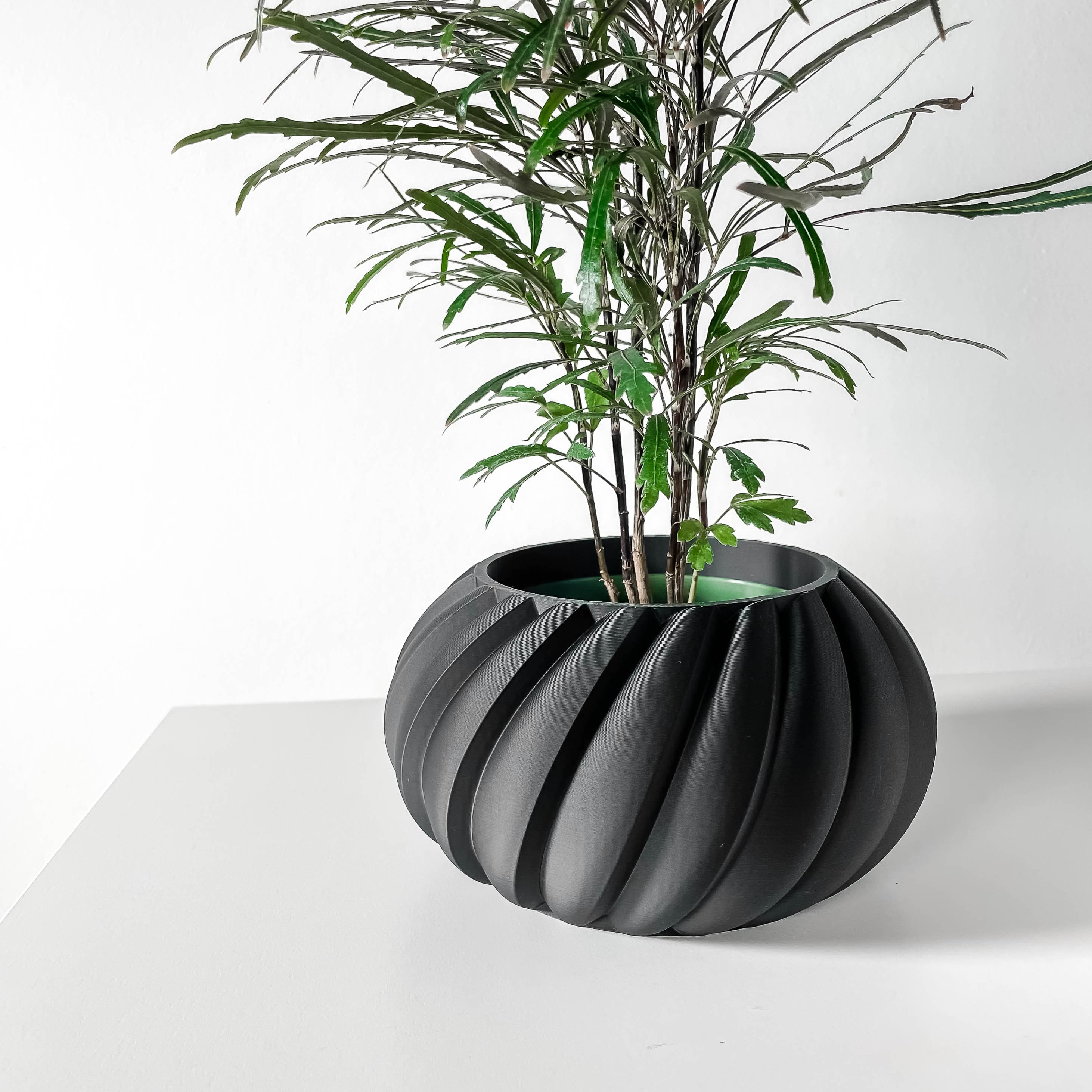 The Oro Planter Pot With Drainage Tray & Stand