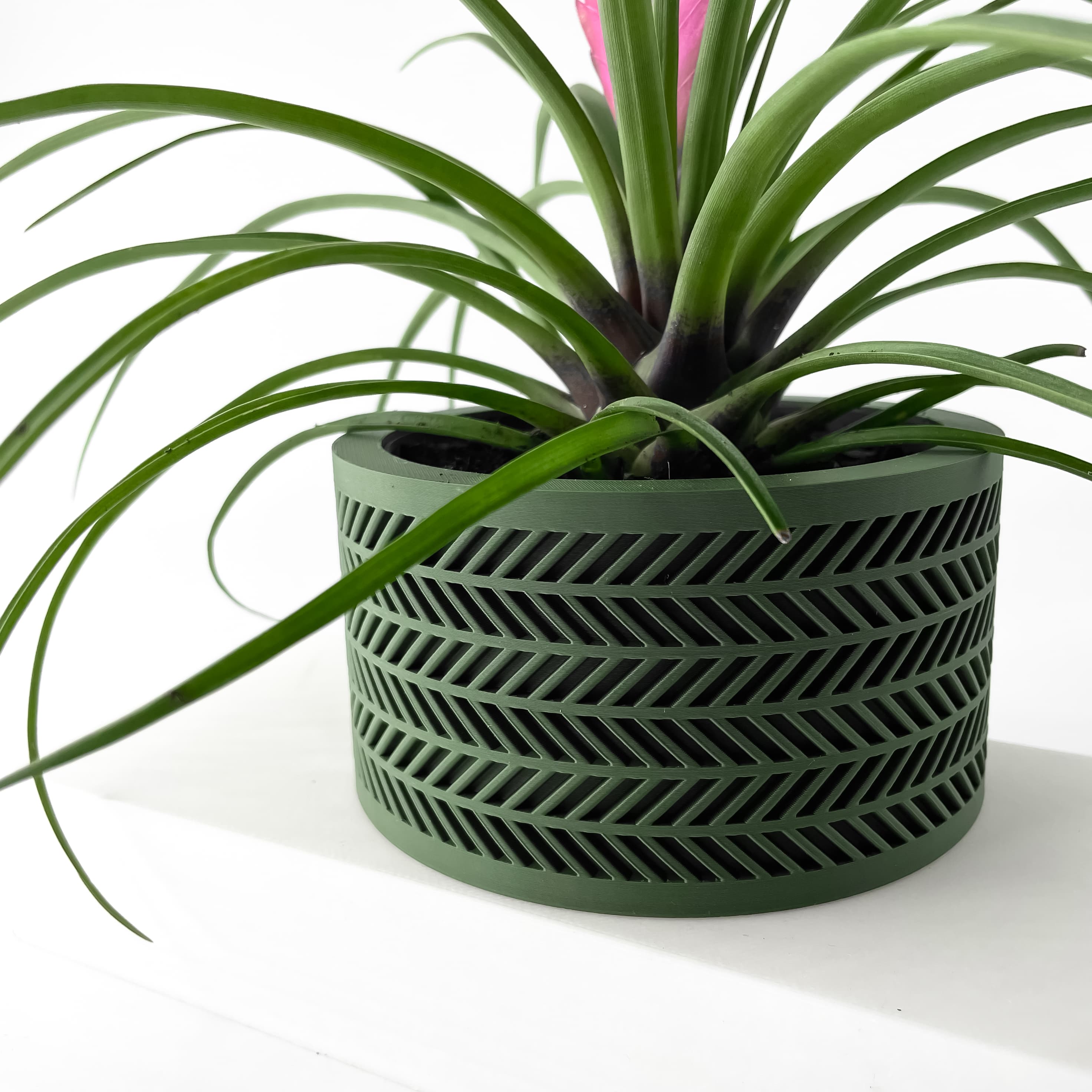The Quen Planter Pot With Drainage Tray & Stand Included