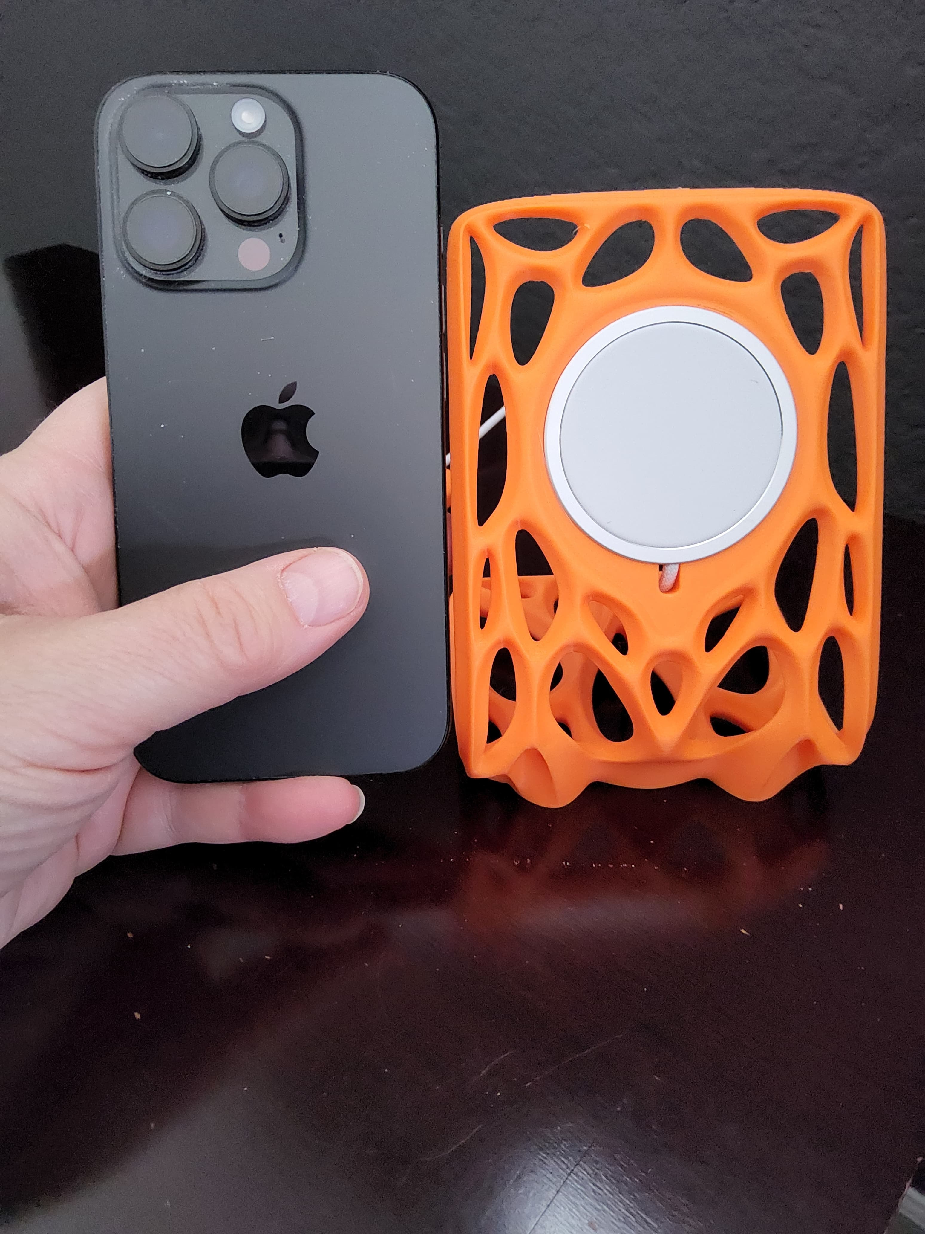 Vessel Iphone Magsafe Charging Stand