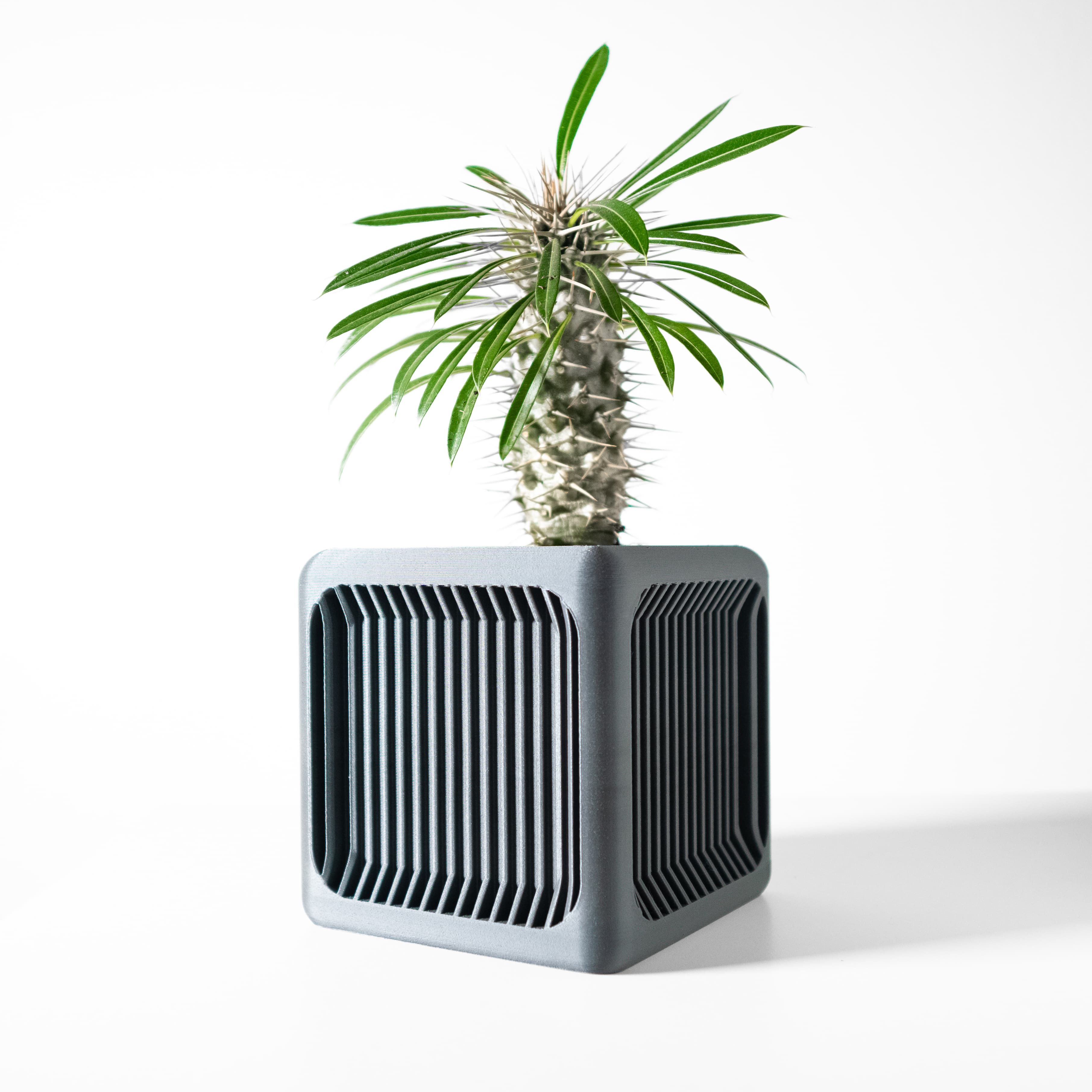The Rovo Square Planter Pot With Drainage Tray