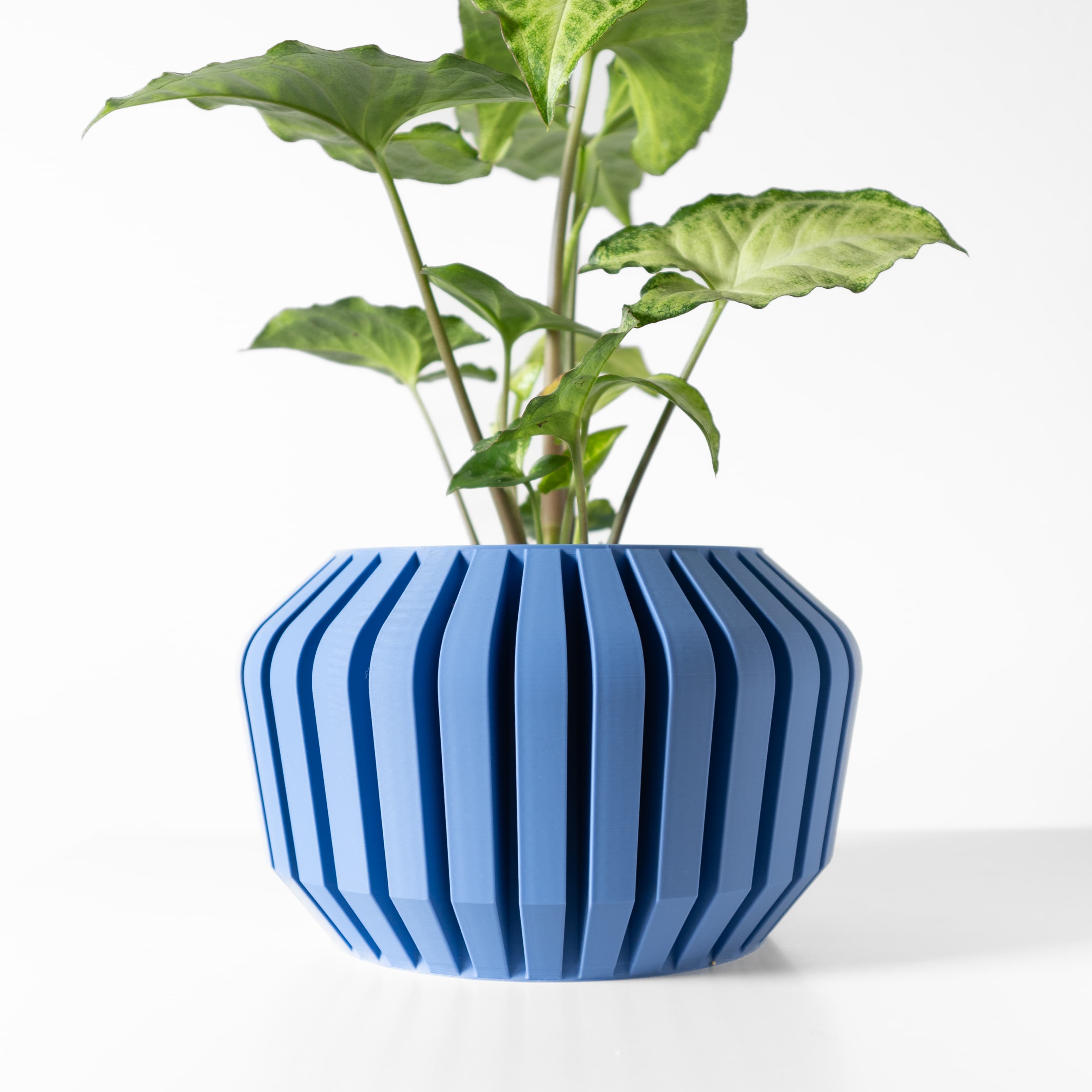 The Vaki Planter Pot With Drainage Tray & Stand