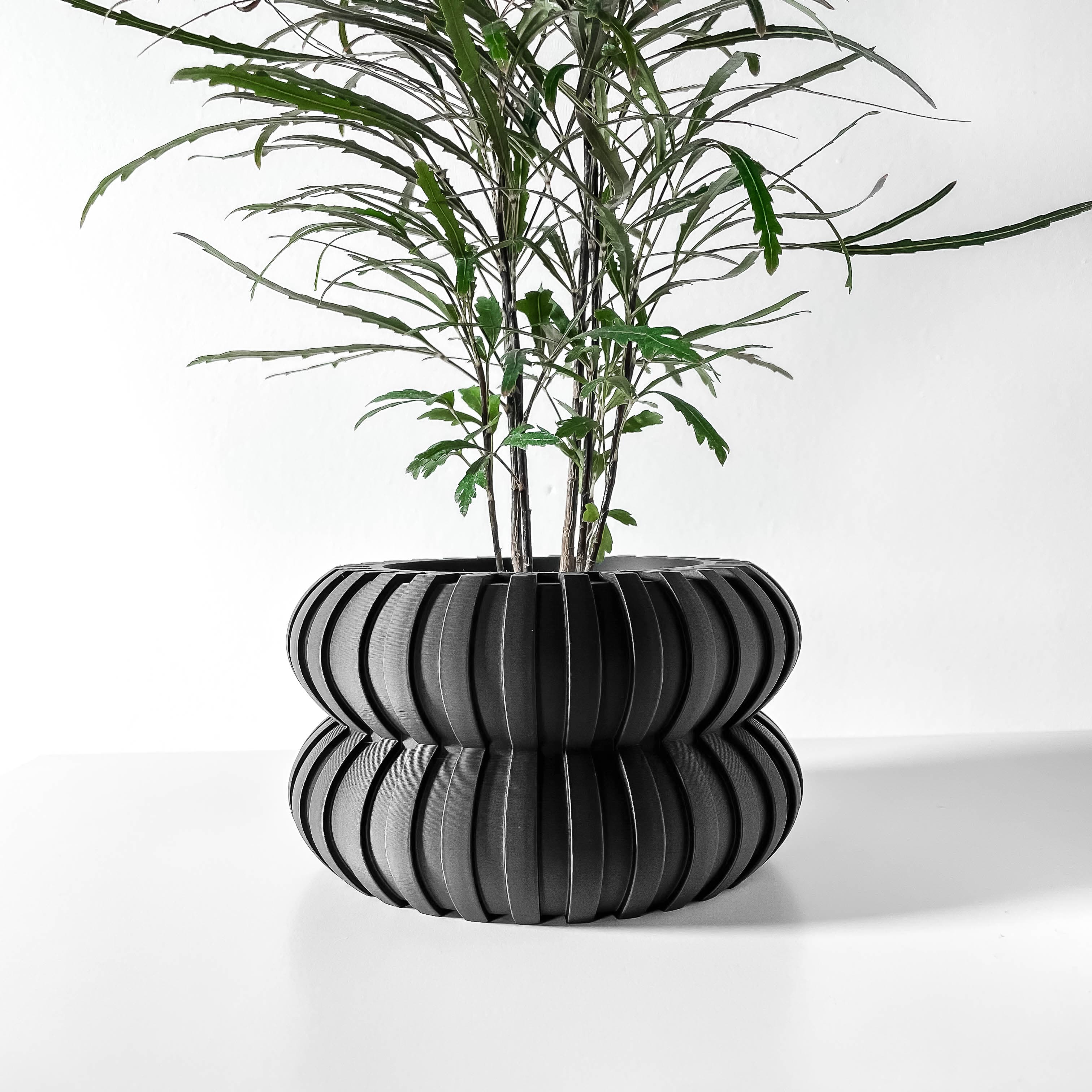 The Wali Planter Pot With Drainage Tray & Stand