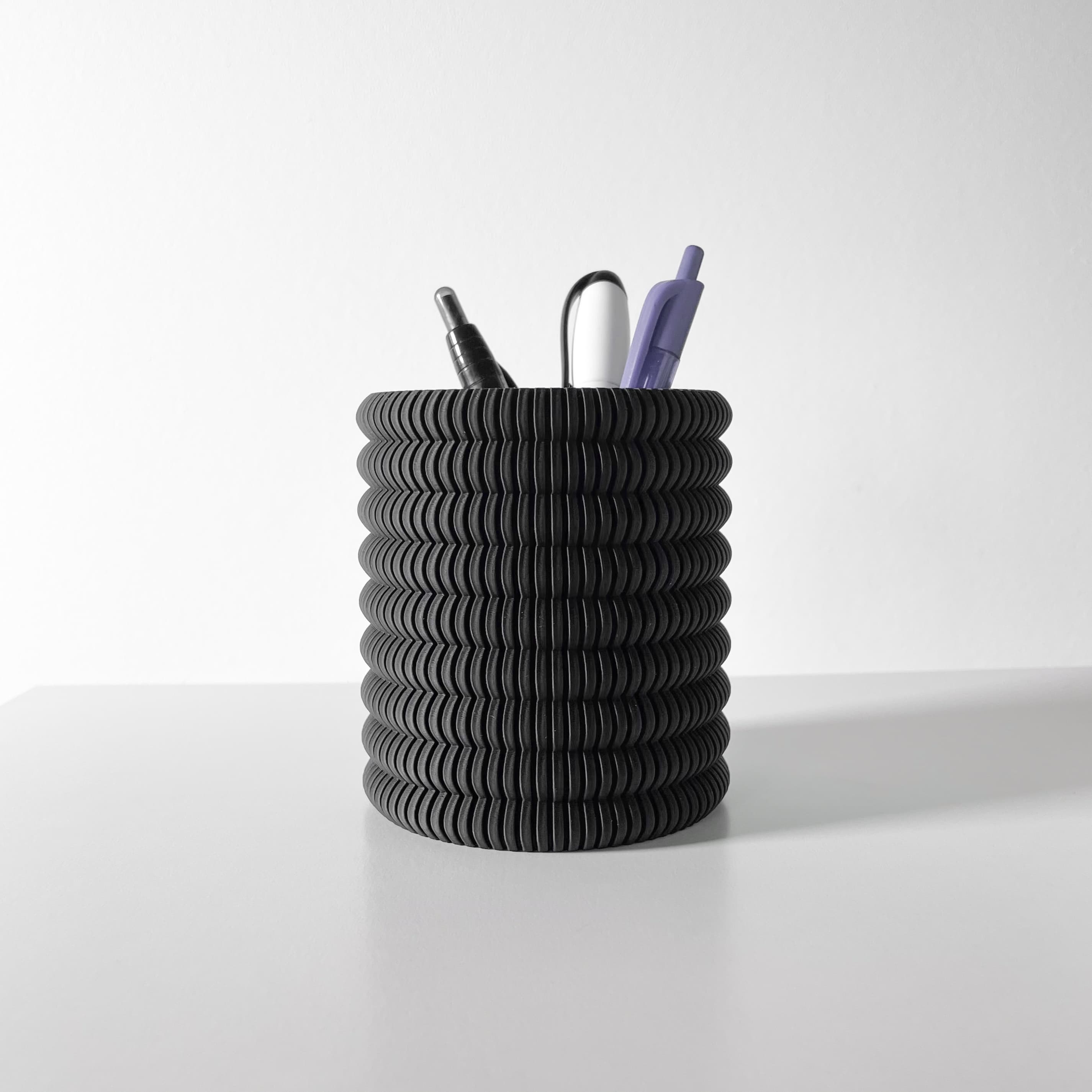 The Lonu Pen Holder