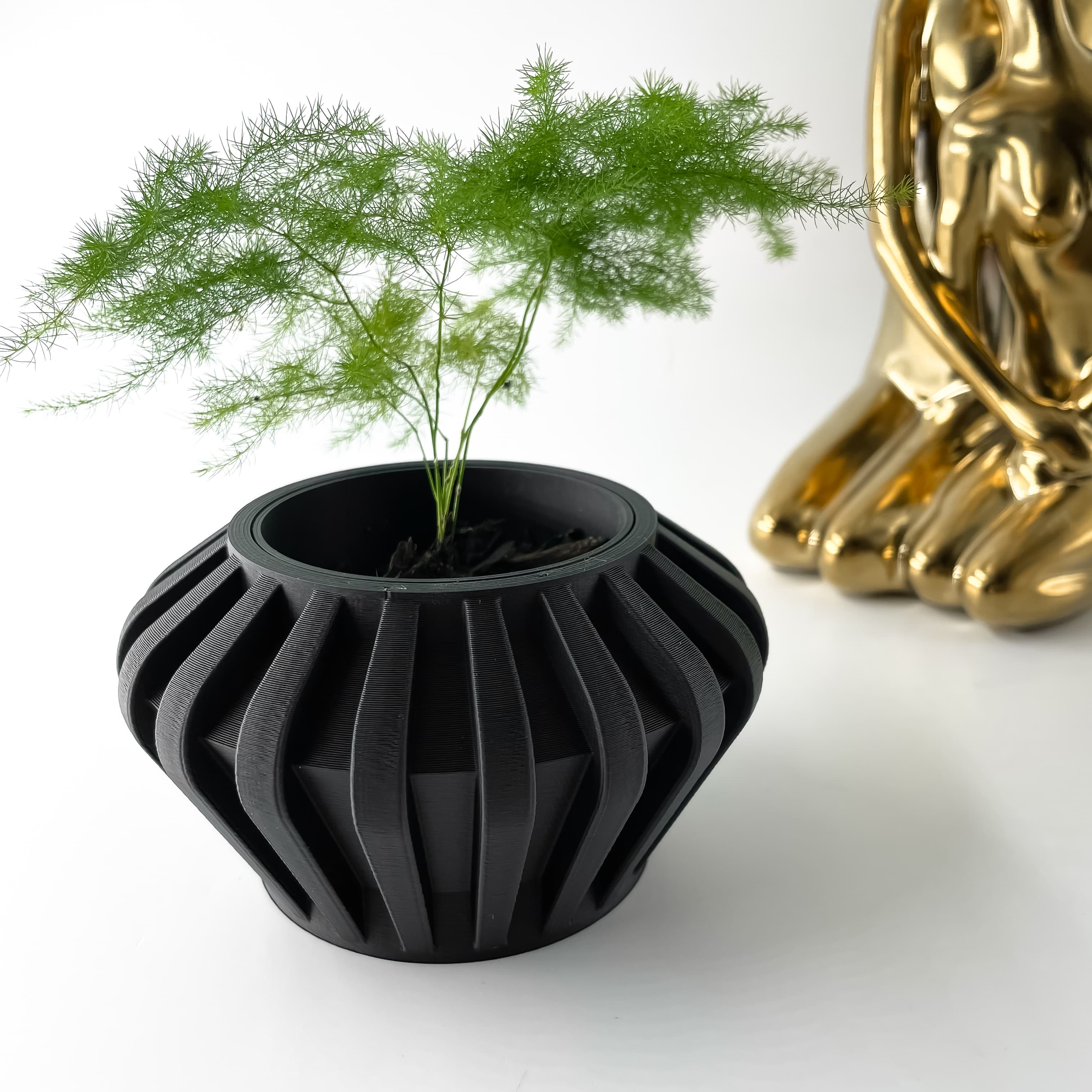 The Hino Planter Pot With Drainage Tray & Stand