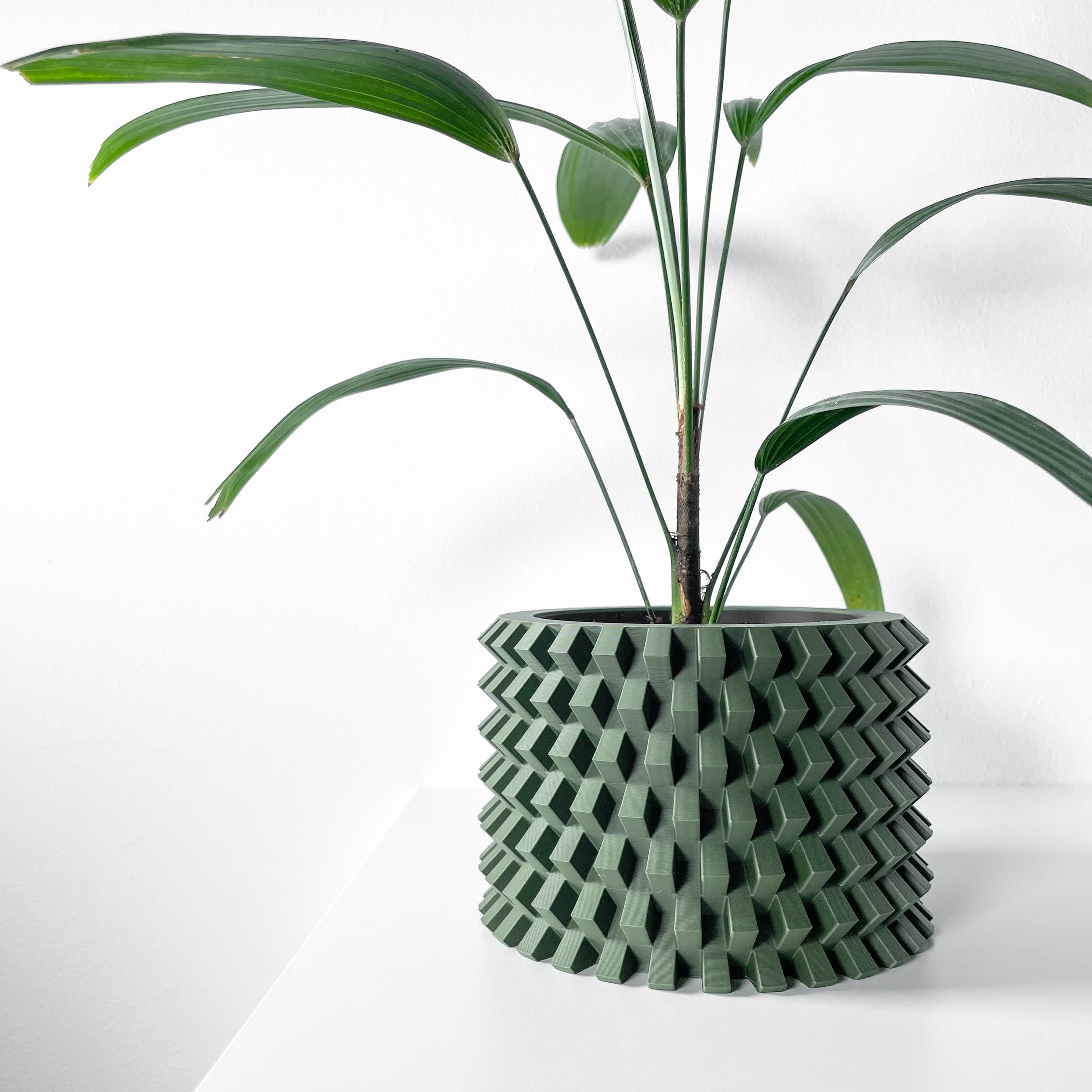The Rilvo Planter Pot With Drainage Tray & Stand Included