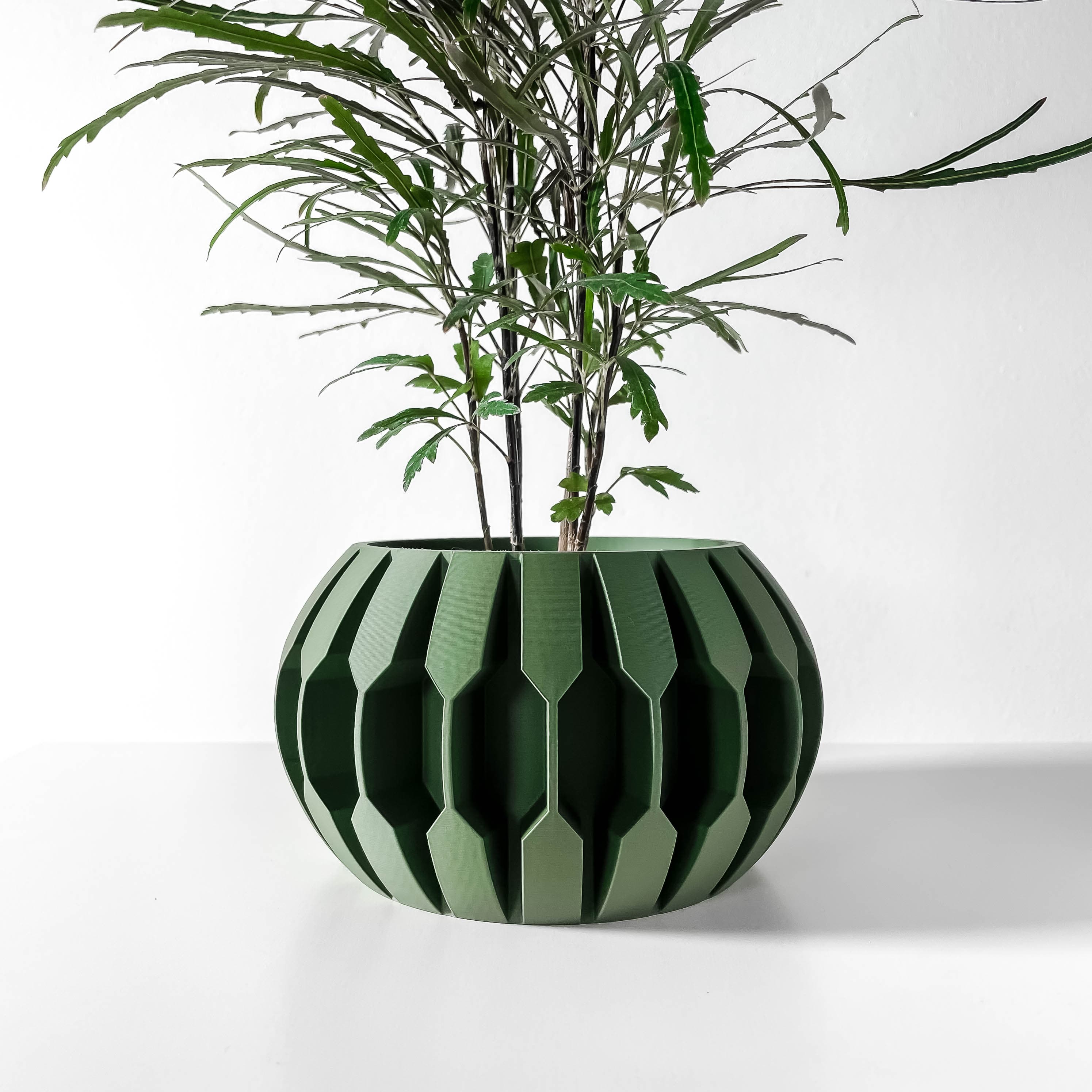 The Gervi Planter Pot With Drainage Tray & Stand