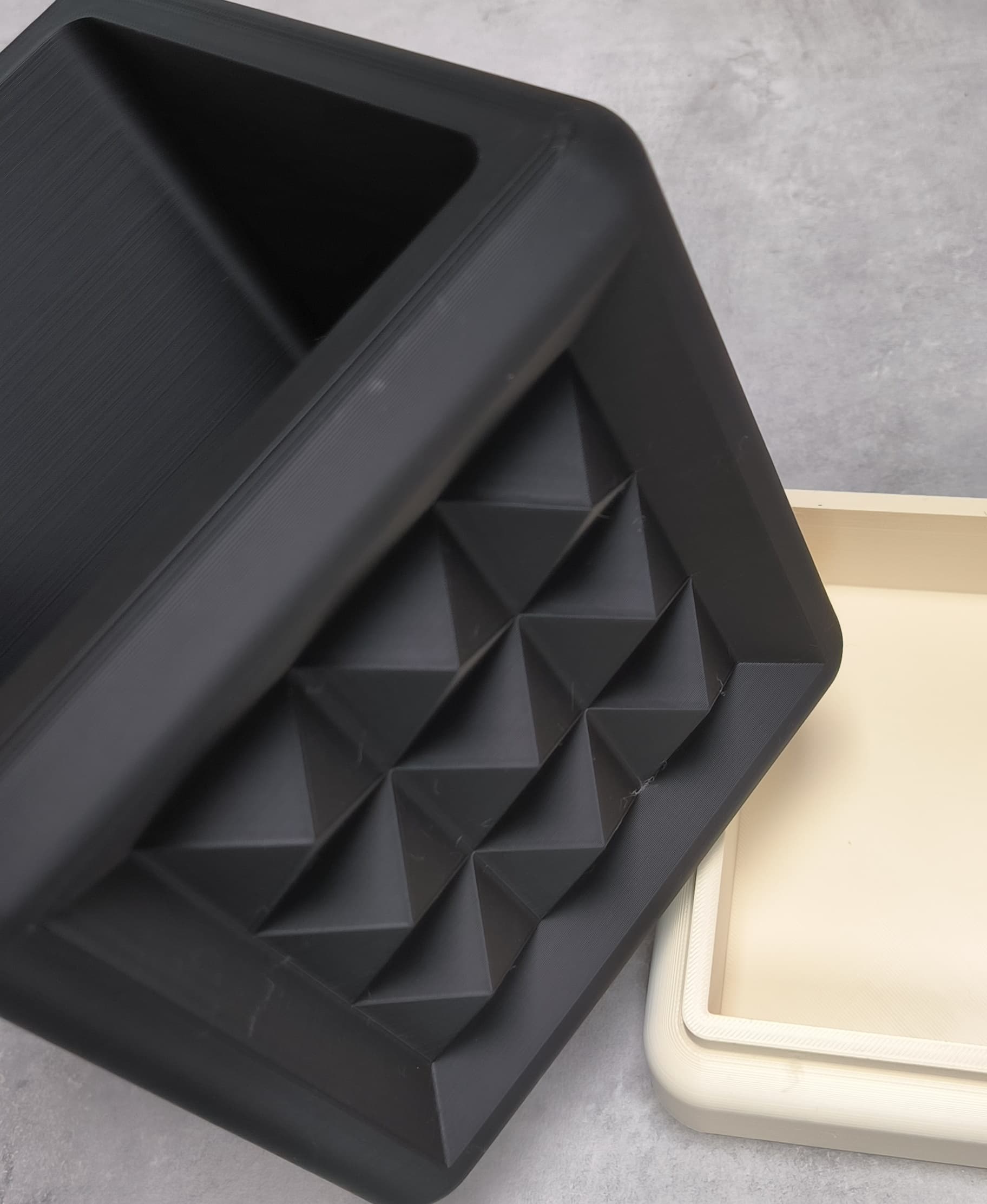 The Novo Square Planter Pot With Drainage Tray