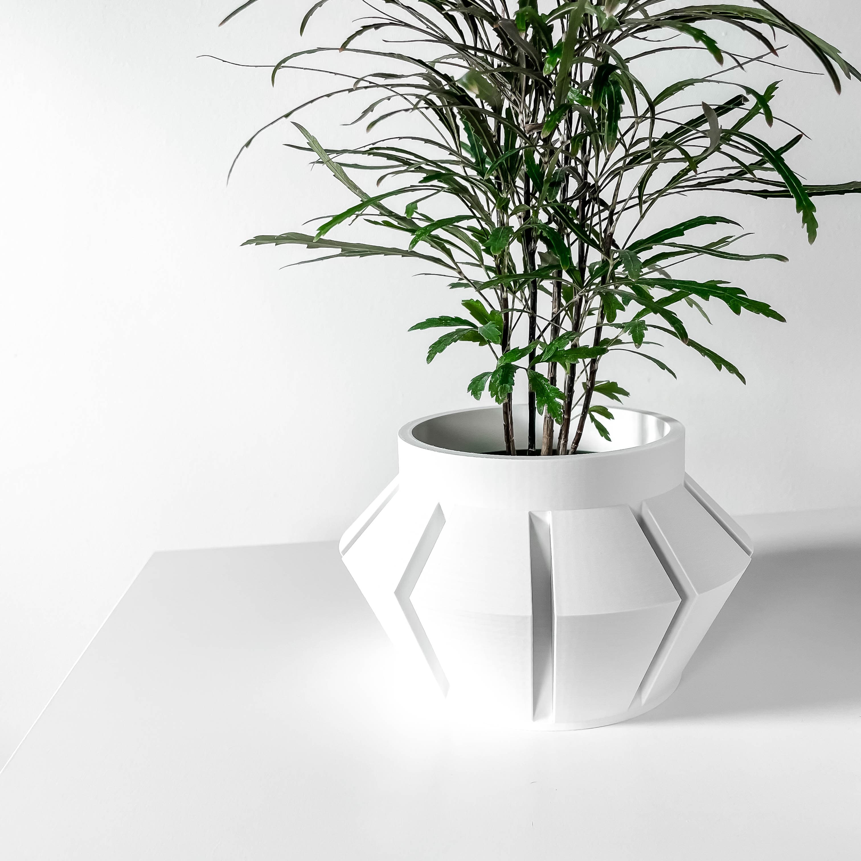 The Erno Planter Pot With Drainage Tray & Stand